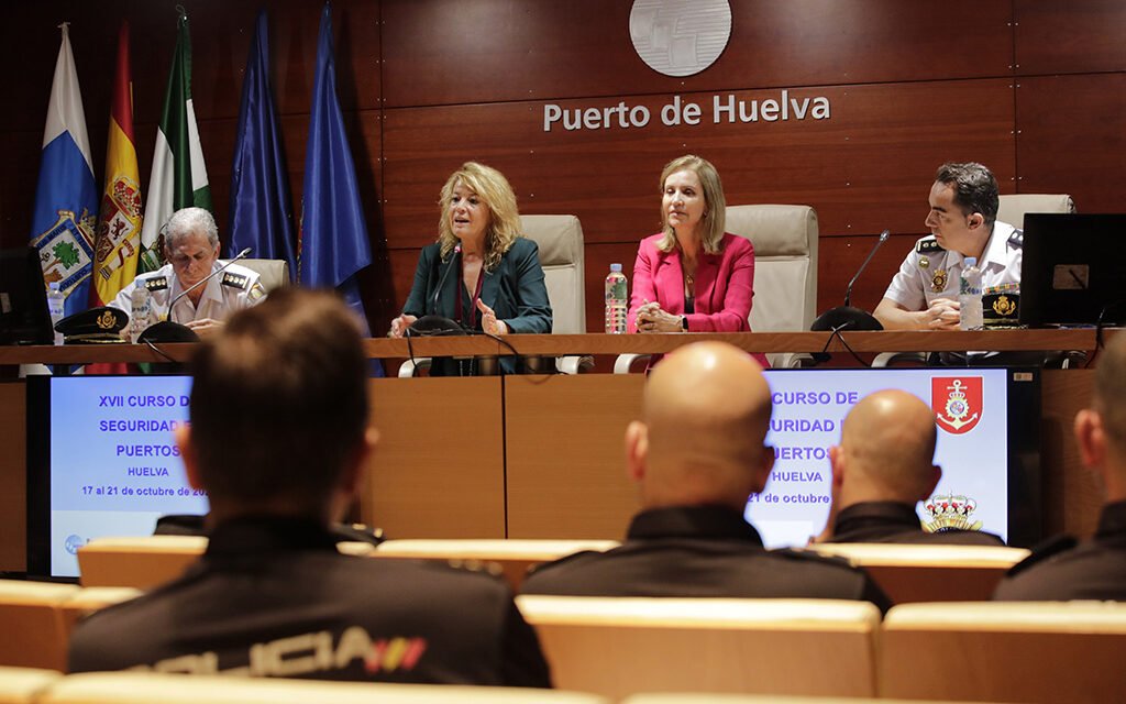 El Puerto de Huelva acoge un curso de seguridad para agentes de la Policía Nacional