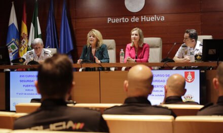 El Puerto de Huelva acoge un curso de seguridad para agentes de la Policía Nacional