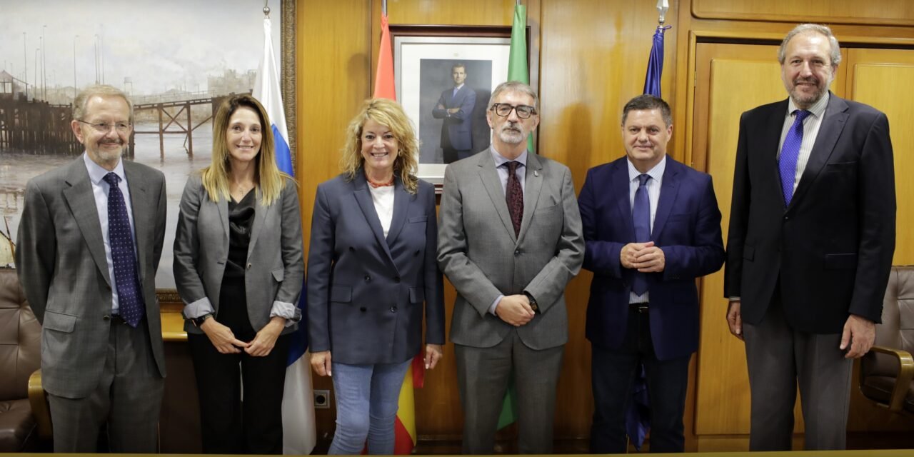 El Puerto de Huelva y la Universidad de Cádiz impulsan la formación en logística e intermodalidad