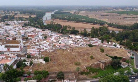 Fallece una persona y seis resultan heridas tras arrollar un conductor dos terrazas en Gibraleón