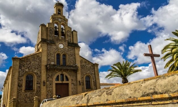 La Iglesia de Santa Bárbara de Riotinto, icono de la actividad minera de la comarca
