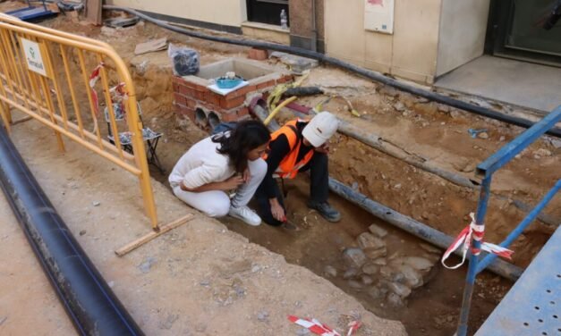 El Ayuntamiento garantiza la supervisión arqueológica de las obras del centro tras encontrar restos de una muralla antigua
