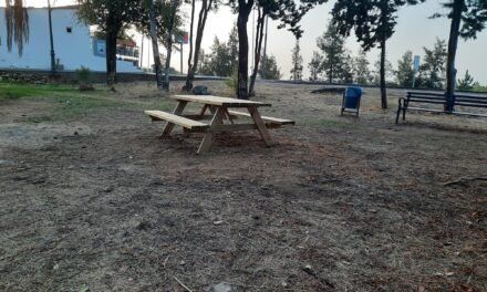 El Campillo coloca mesas de picnic en el Parque Chico