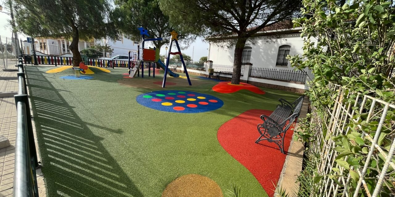 Zalamea renueva sus parques infantiles