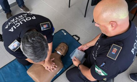 La Policía Local de Cartaya se forma para salvar vidas con desfibriladores