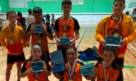 Siete jugadores del Club Alongarvi de El Campillo se proclaman campeones de Huelva de bádminton