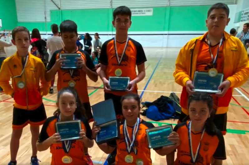 Siete jugadores del Club Alongarvi de El Campillo se proclaman campeones de Huelva de bádminton