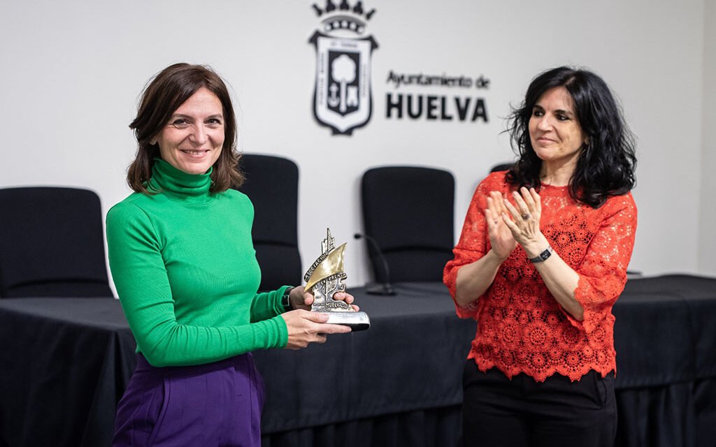 Esther Bazán defiende el rigor en el periodismo durante la entrega del Ángel Serradilla