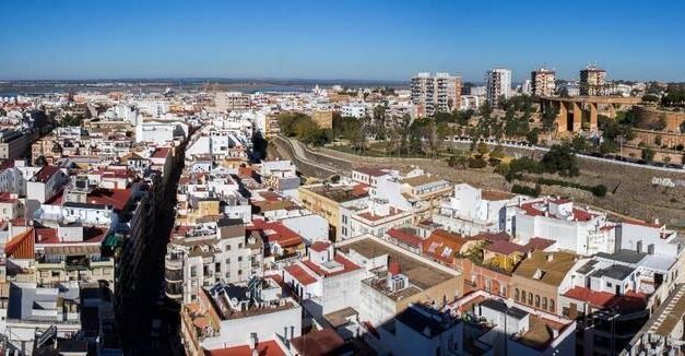 Los precios de la vivienda y la energía registran su primer descenso en Huelva en meses