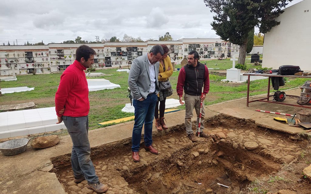 Comienza la exhumación de la primera fosa común de El Campillo