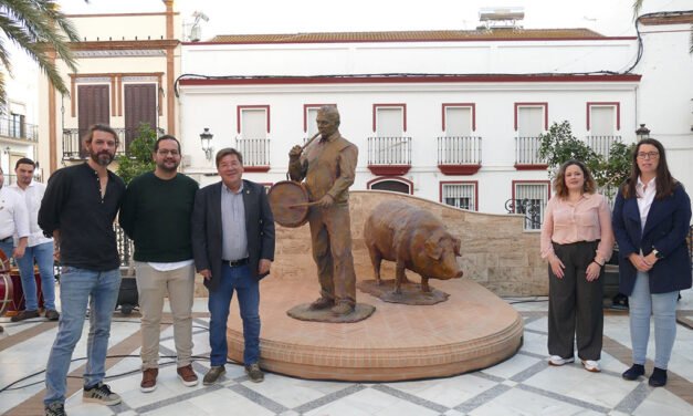 Trigueros levanta un monumento en honor a San Antonio Abad