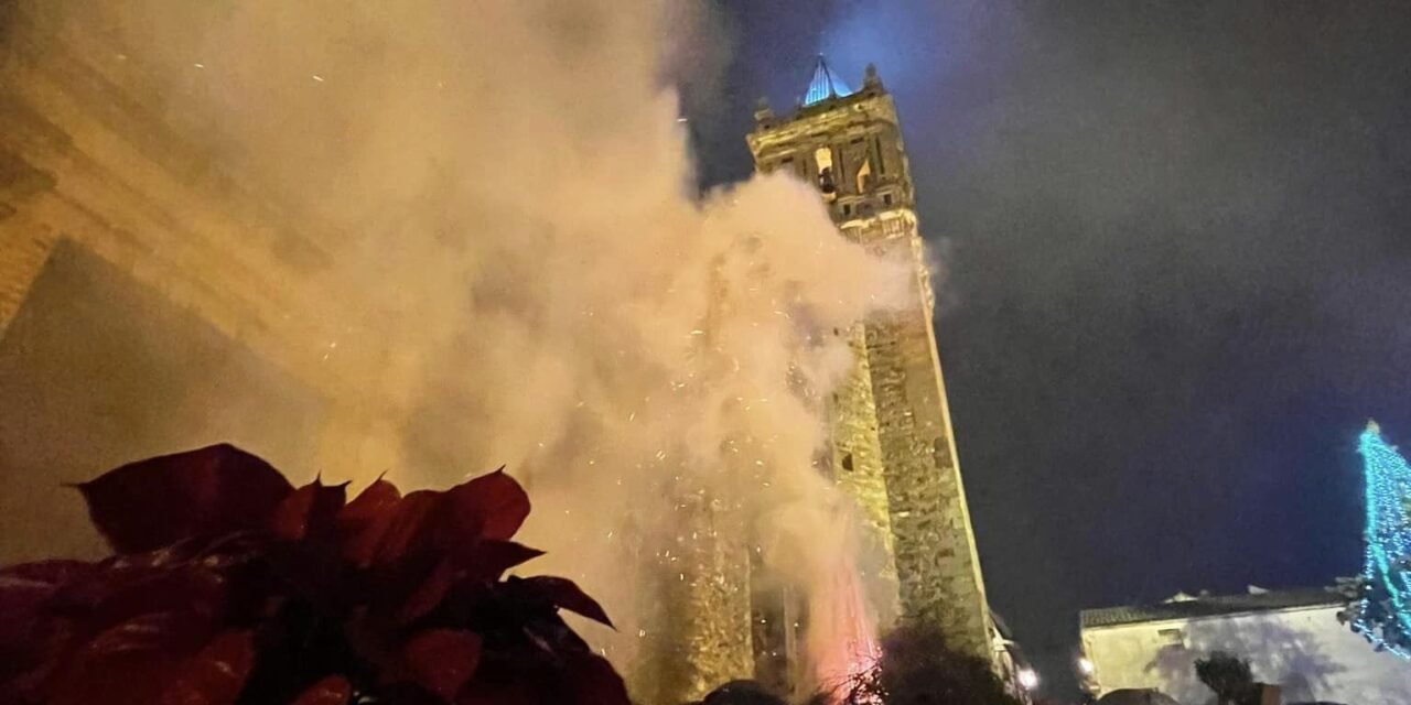 La lluvia desluce las candelas de Zalamea