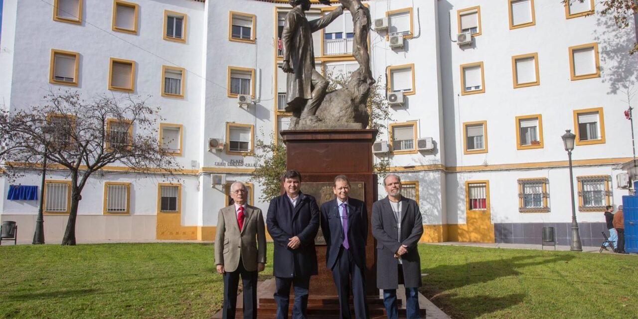 Un monumento para el maestro León Ortega