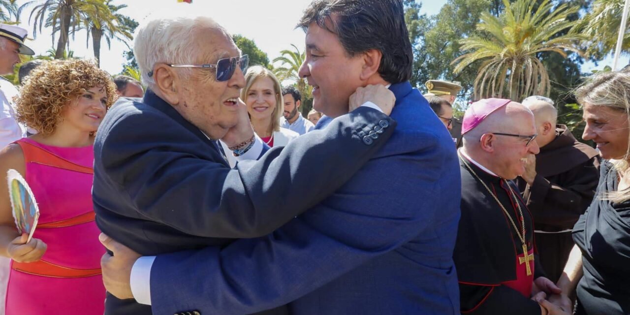 <strong>José María Segovia recibe el Palmito de Plata al onubensismo</strong>