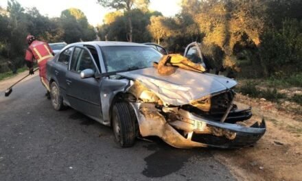 <strong>Accidente en Moguer con el choque entre un camión y un turismo</strong>