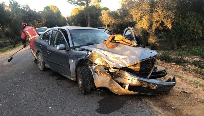 <strong>Accidente en Moguer con el choque entre un camión y un turismo</strong>