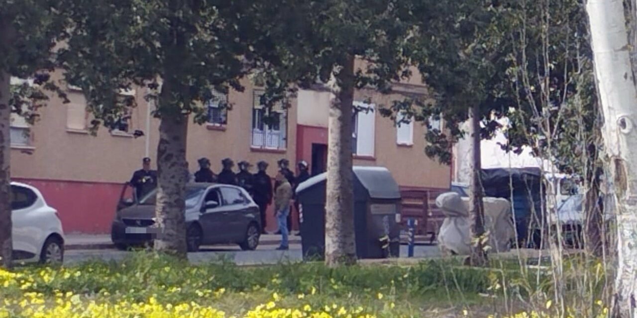 <strong>Reciben a golpes al vecino del Torrejón que amenazó con estallar una bombona de butano</strong>