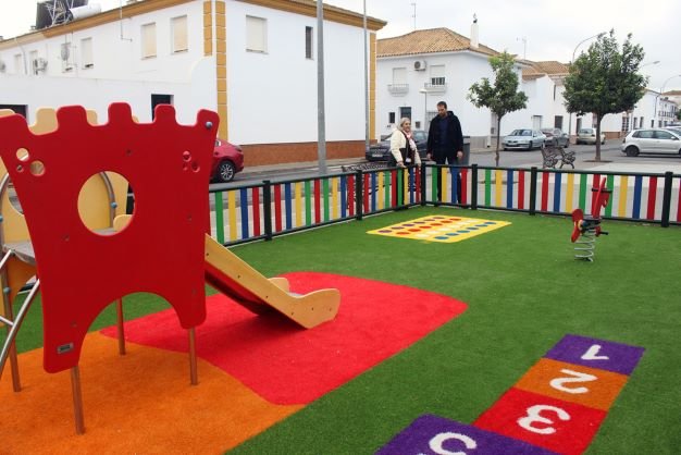 <strong>Césped artificial para el parque infantil de la calle Noria de Cartaya</strong>