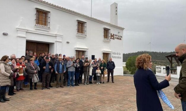 <strong>Vecinos de Zalamea visitan la finca Huerto Ramírez</strong>