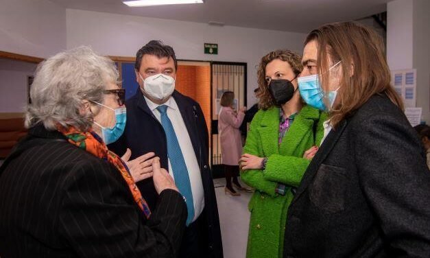 <strong>El alcalde visita la sede de Aspacehu y destaca su gran labor social</strong>