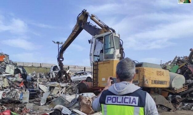 <strong>Desmantelan un vertedero y una chatarrería ilegales en Huelva</strong>
