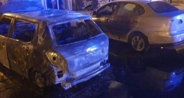 <strong>Arden varios vehículos en Ayamonte</strong>