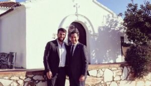 Mario Domínguez, candidato del PP en Higuera, con Juanma Moreno