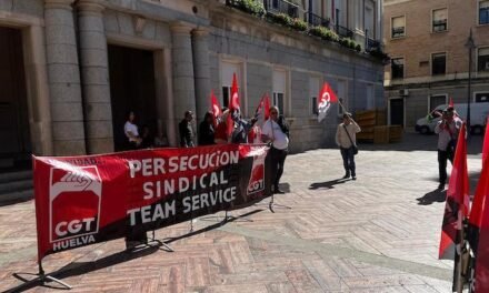 <strong>Protestas por “persecución sindical” a una trabajadora de los servicios de limpieza</strong>