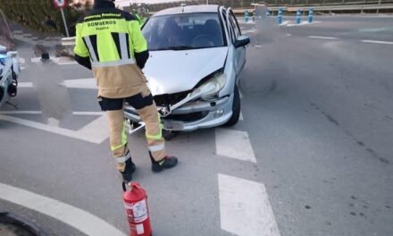 <strong>Corte de tráfico tras el accidente en un cruce en Moguer</strong>