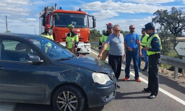 <strong>Una mujer herida tras un accidente a la salida de Calañas</strong>