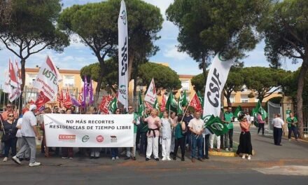CSIF protesta por los recortes de la Junta en la Residencia de Tiempo Libre