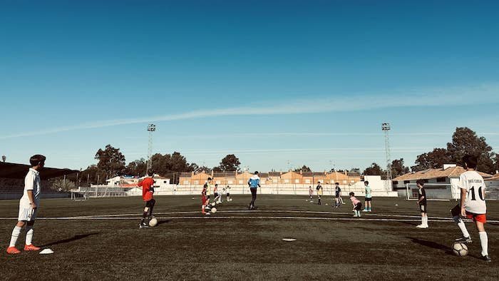 <strong>Una veintena de niños participa en el campus de fútbol José Carlos Fernández</strong>