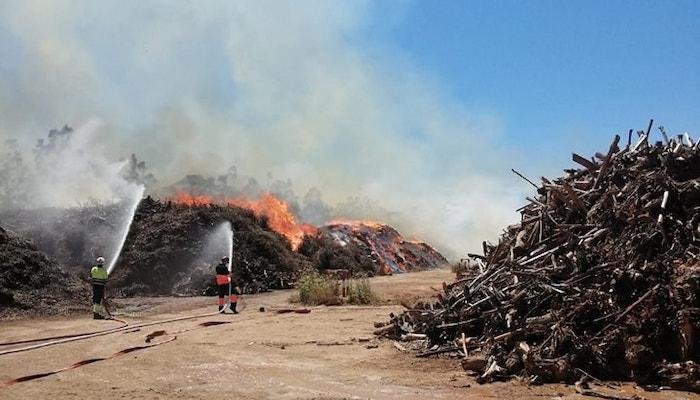 <strong>Se mantiene el incendio junto a Ence por cuarto día consecutivo</strong>