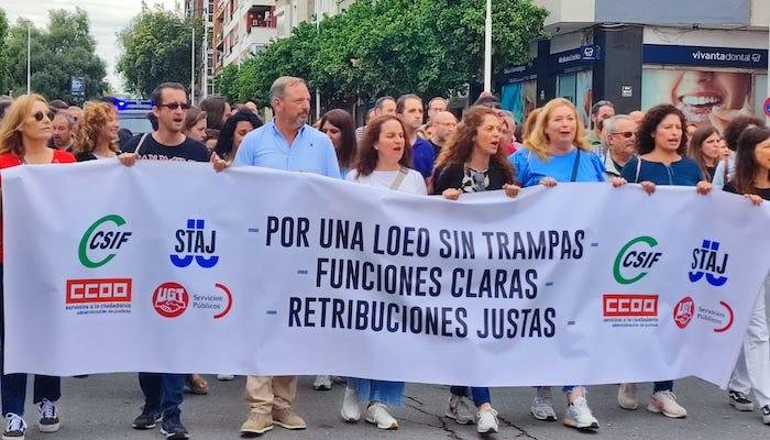 <strong>Respaldo en Huelva a los funcionarios de justicia encerrados en el Ministerio</strong>
