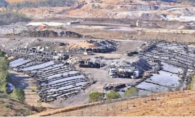 <strong>Iniciativa ciudadana denuncia el «chantaje» del vertedero por el despido de 25 trabajadores</strong>