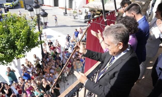 <strong>Paco Bella toma posesión como alcalde de Almonte y promete diálogo</strong>