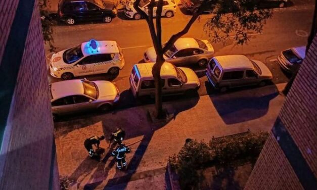 <strong> Ocho afectados por el incendio de una vivienda en la calle Isla Cristina de Huelva</strong>