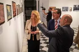 <strong>Fundación Cajasol inaugura la exposición sobre la Huelva de hace 100 años</strong>