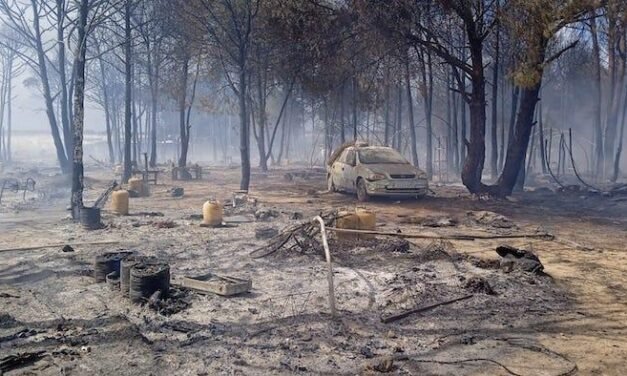 <strong>Extinguido el incendio de Lucena tras calcinar 20 chabolas</strong>