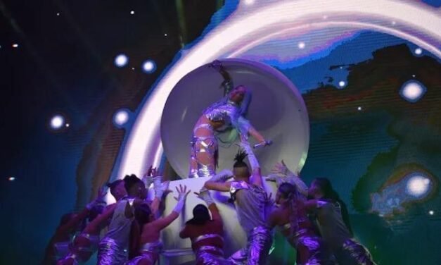 <strong>Broche de oro de Lola Índigo en el Foro</strong>