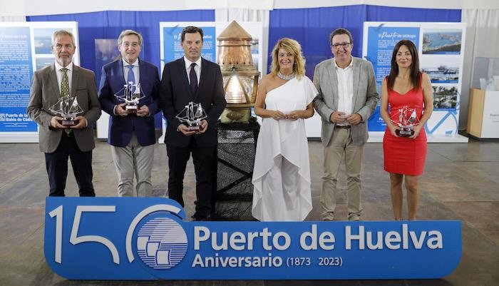 <strong>Los presidentes de los puertos andaluces visitan la muestra por el 150 Aniversario del Puerto de Huelva</strong>