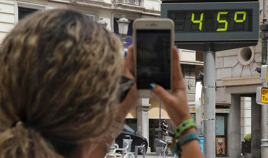 <strong>El aviso por calor se eleva a rojo en la Costa, el Andévalo y el Condado</strong>