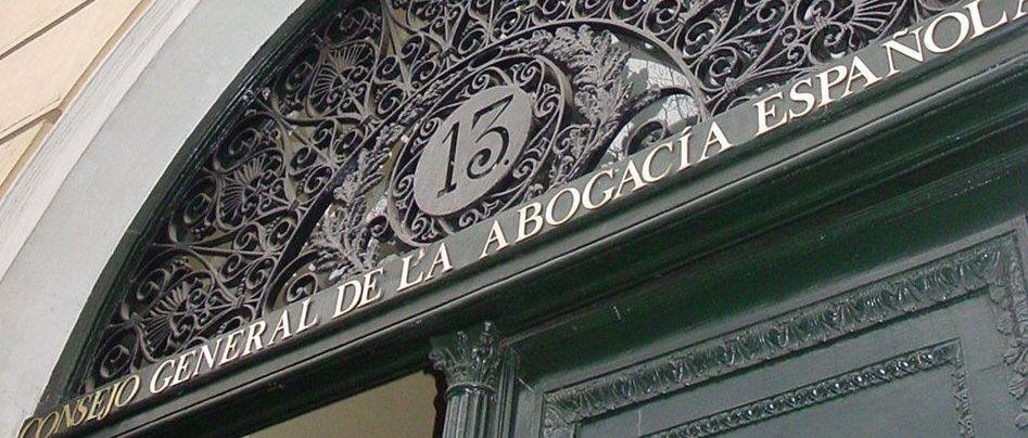 <strong>Abogados y procuradores se oponen a la nueva petición del Consejo General de la Abogacía</strong>