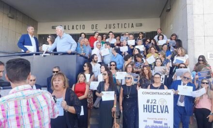 <strong>Abogados y procuradores de Huelva se rebelan contra sus pensiones de 400 euros</strong>