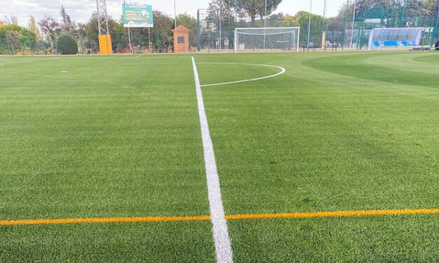 Tres campos de fútbol de Huelva tendrán que adaptarse a la normativa europea contra los microplásticos