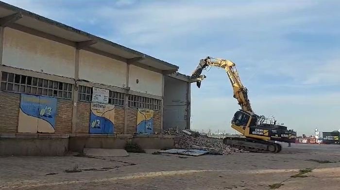 <strong>El Puerto inicia la última fase de domilición de las antiguas naves de exportadores</strong>