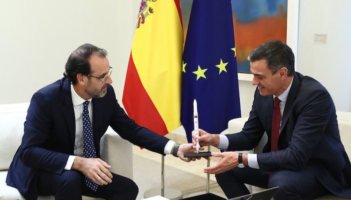 <strong>Pedro Sánchez recibe a los autores de la gesta espacial de El Arenosillo</strong>