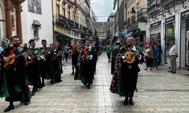</strong>Fotogalería: Una Huelva muy ‘tuna’ trae música y color</strong>
