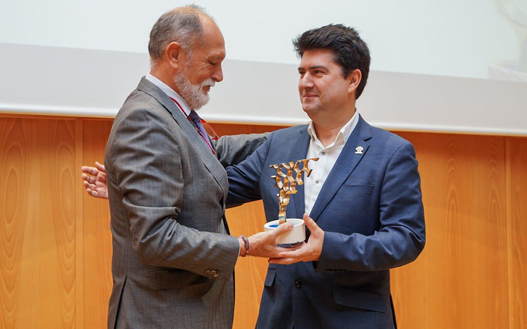 García Martínez recibe el premio al Fomento de la Ciencia de Aiqbe