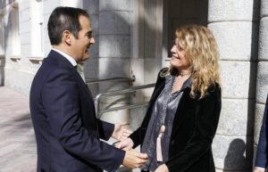 alcaldesa con su nieto